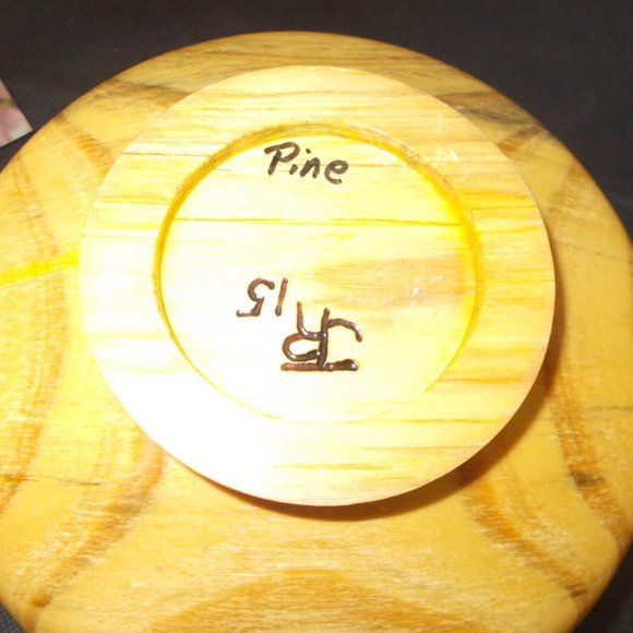 2 beautiful pine wood bowls - Picture 11 of 12